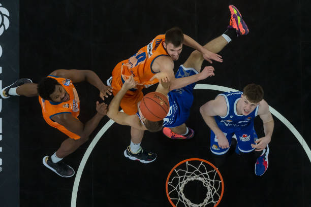 也让雄鹿队 也让雄鹿队