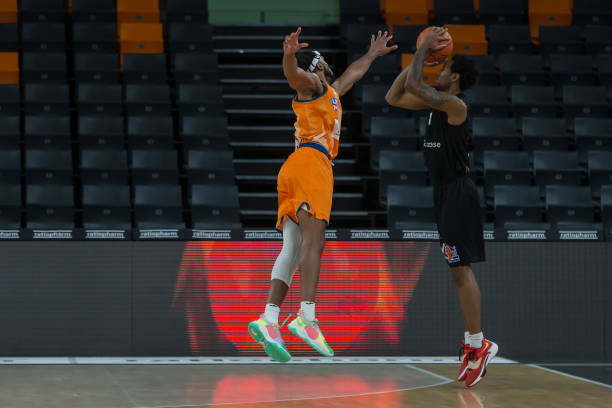 给库里施加 给库里施加